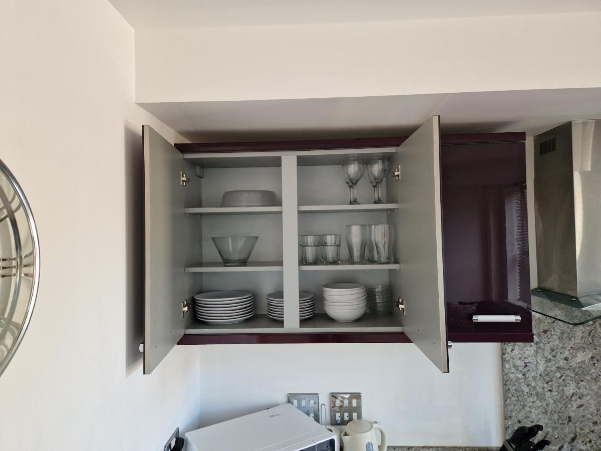 Modern & Spacious 2-Bed Flat With Secure Parking Reading Ngoại thất bức ảnh
