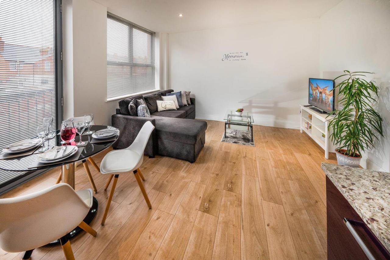 Modern & Spacious 2-Bed Flat With Secure Parking Reading Ngoại thất bức ảnh