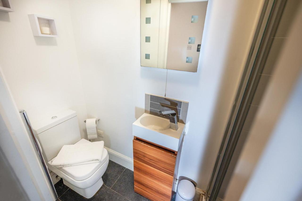 Modern & Spacious 2-Bed Flat With Secure Parking Reading Ngoại thất bức ảnh