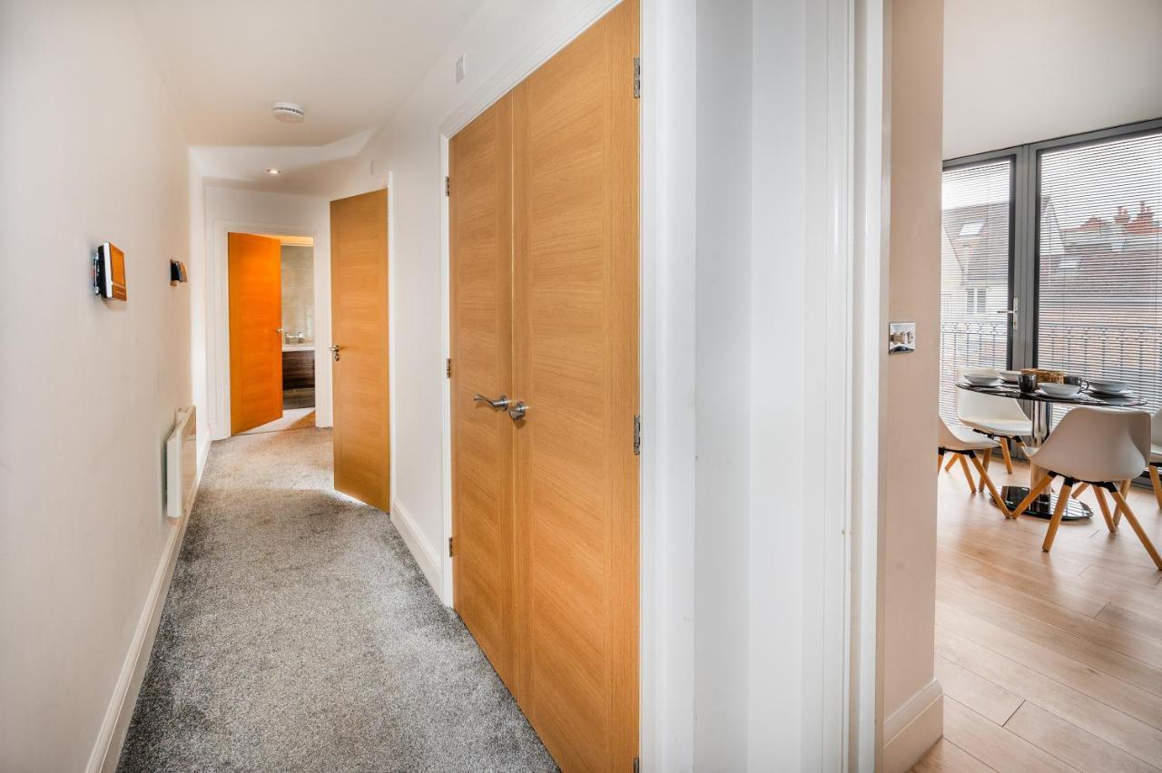 Modern & Spacious 2-Bed Flat With Secure Parking Reading Ngoại thất bức ảnh