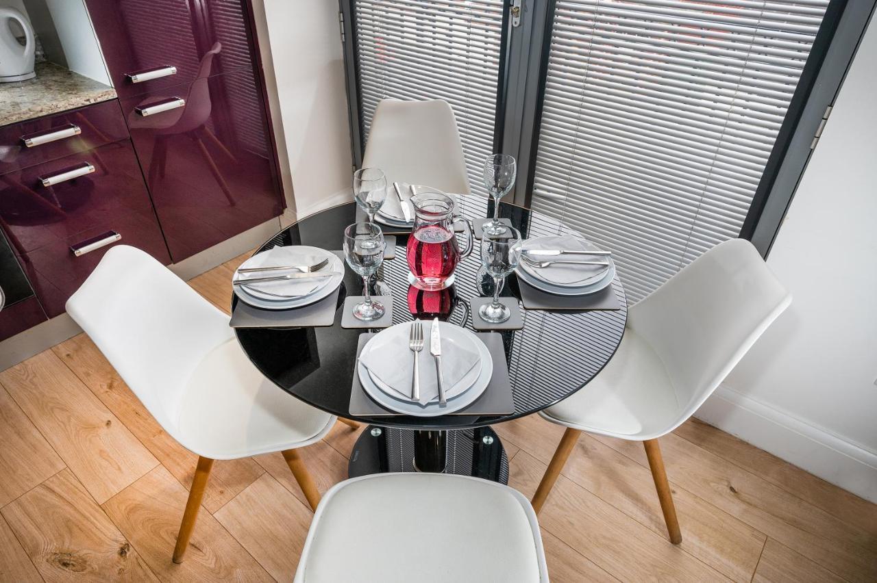 Modern & Spacious 2-Bed Flat With Secure Parking Reading Ngoại thất bức ảnh